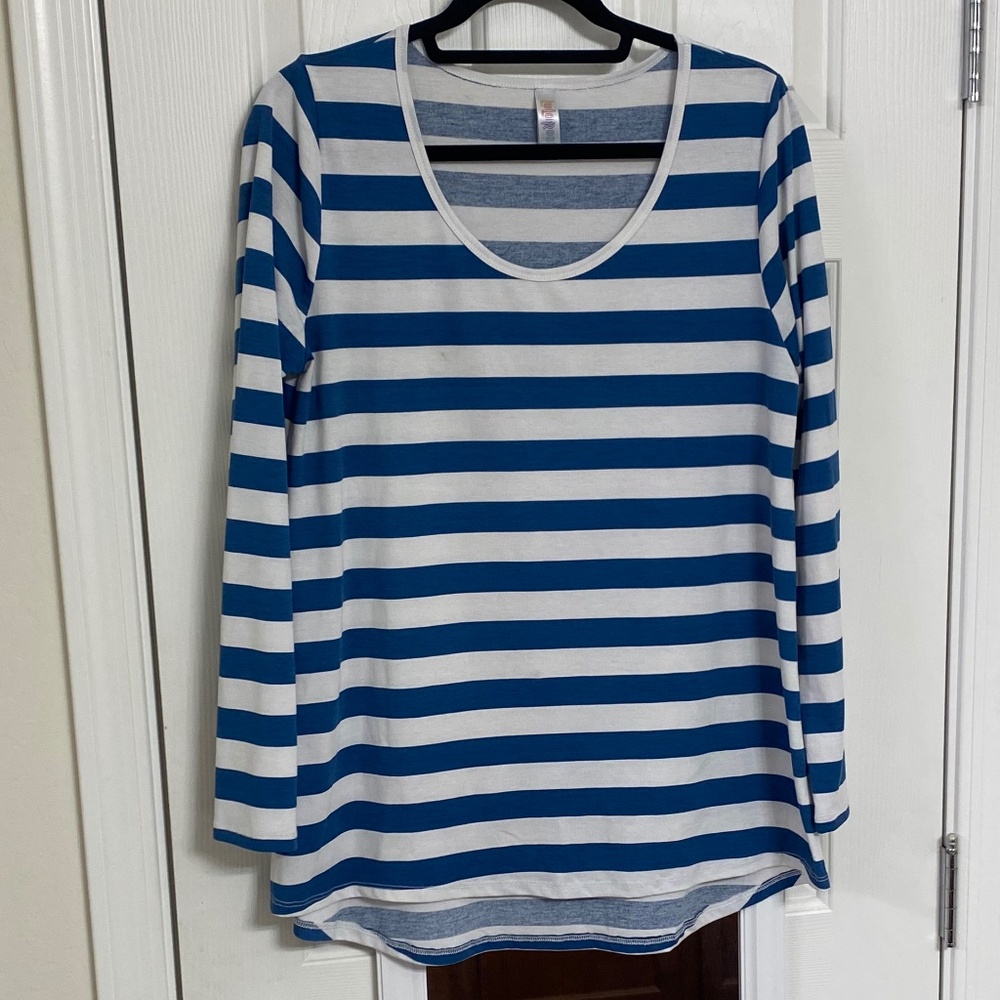 Gently Used LulaRoe Lynnae Long Sleeve Top (L)